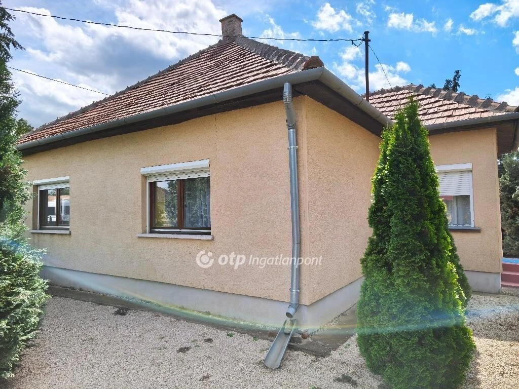 Eladó Ház, Besnyő
