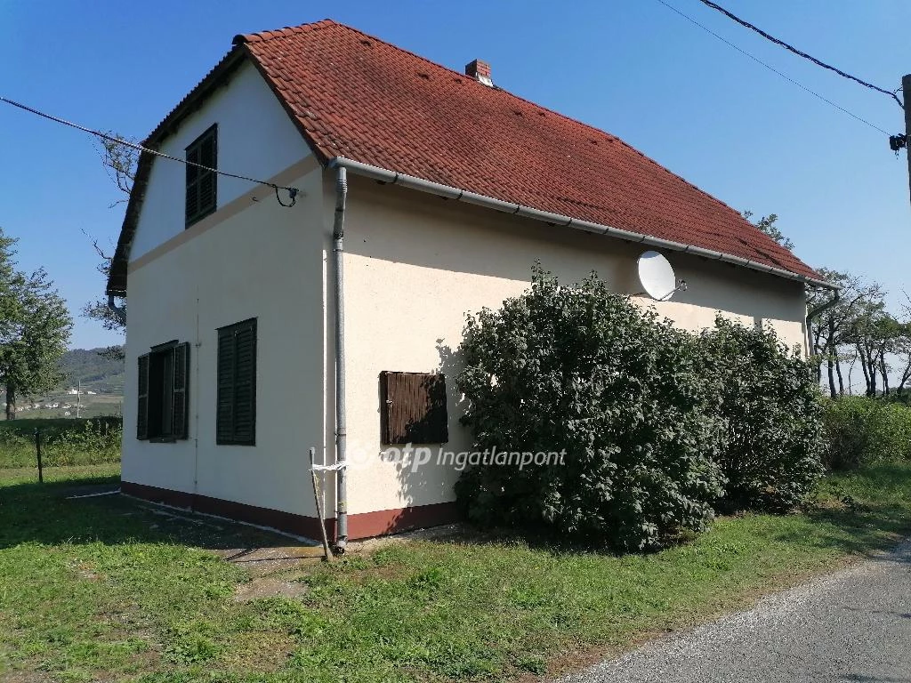 For sale house, Somlójenő, Központhoz közel