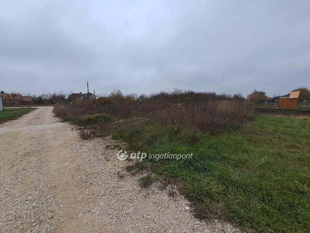 Eladó építési telek, Hajmáskér, csendes