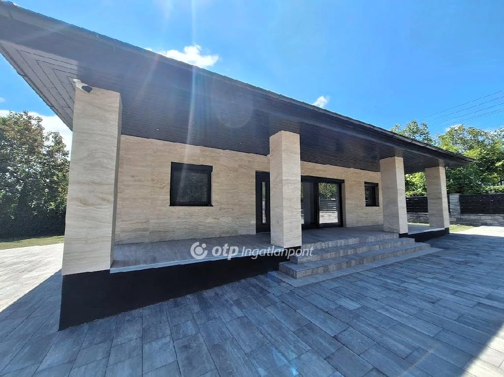 Eladó családi ház, Balatonakarattya, Csendes