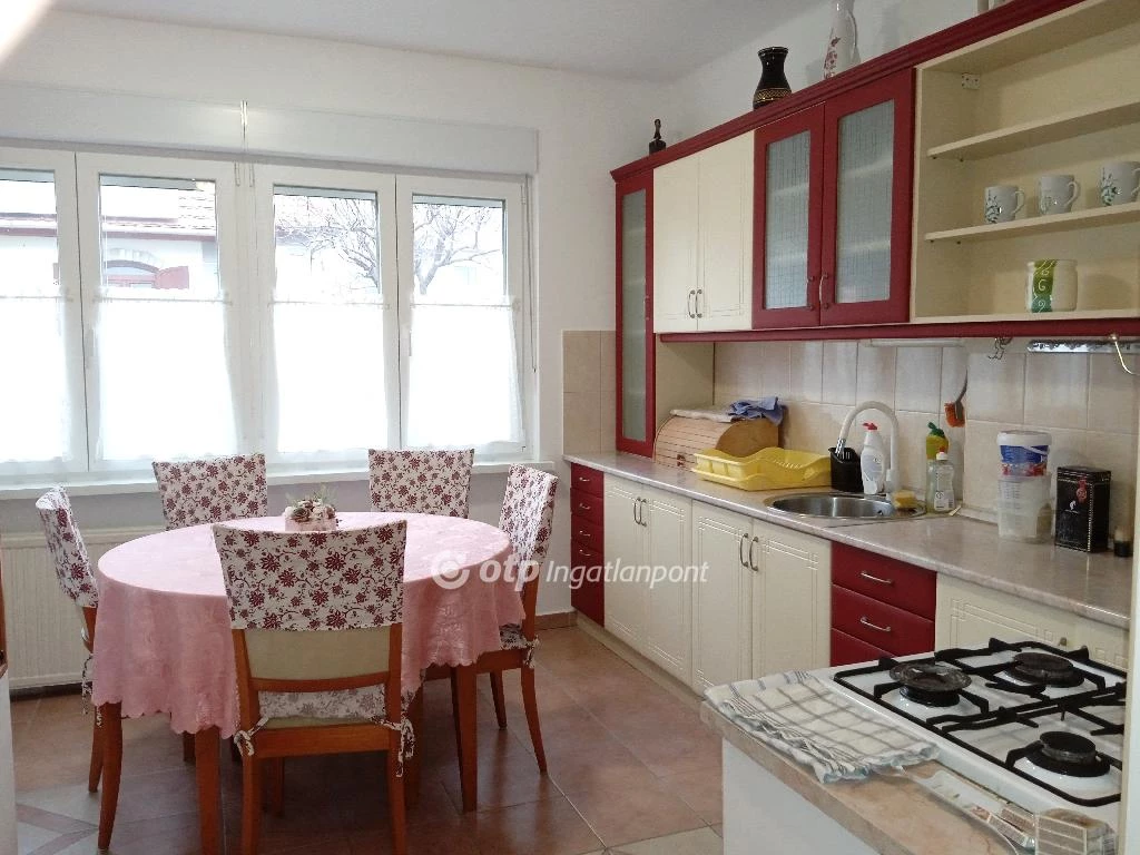 Eladó téglalakás, Balatonfüred, csendes