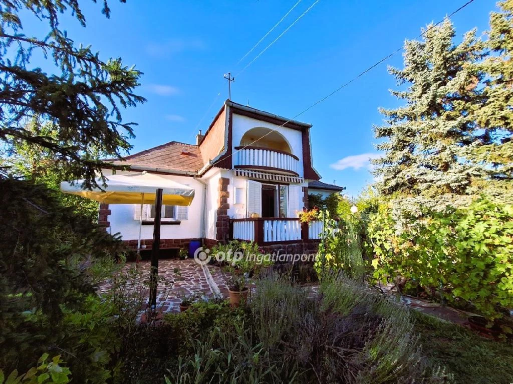 Eladó családi ház, Alsóörs, Part közeli