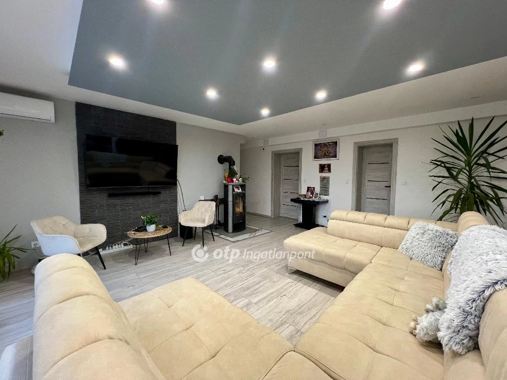 Eladó családi ház, Szentkirályszabadja, Falu széle