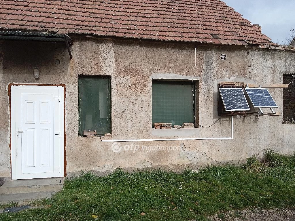 Eladó téglalakás, Ajka, Külvárosi