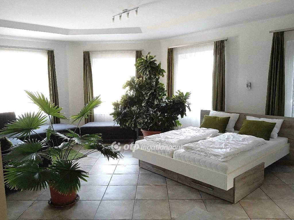 Eladó gyárépület, Szentgál, csendes