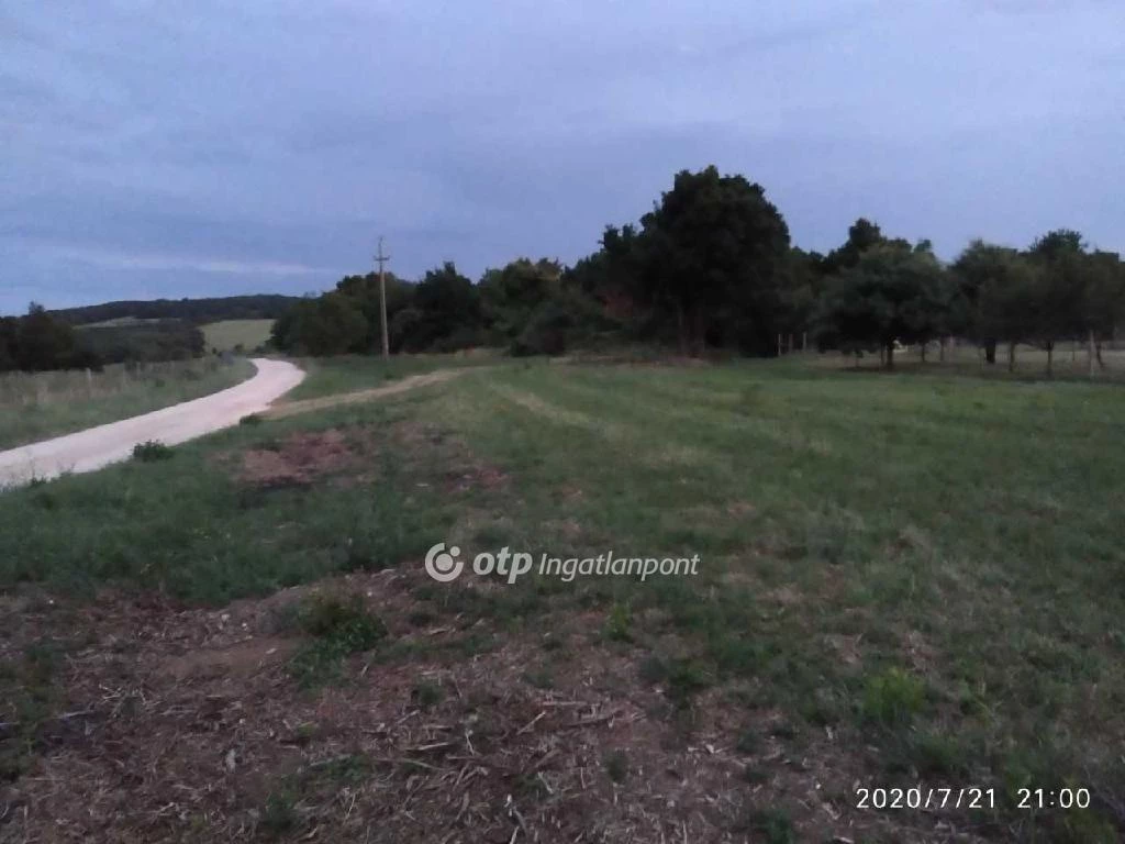 Eladó építési telek, Hárskút, x
