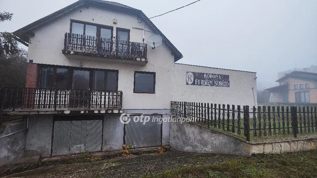 Eladó családi ház, Hajmáskér, központ közeli