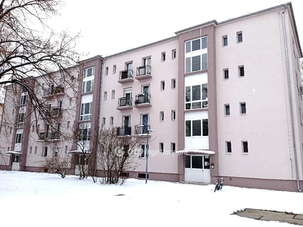 Eladó téglalakás, Ajka, csendes