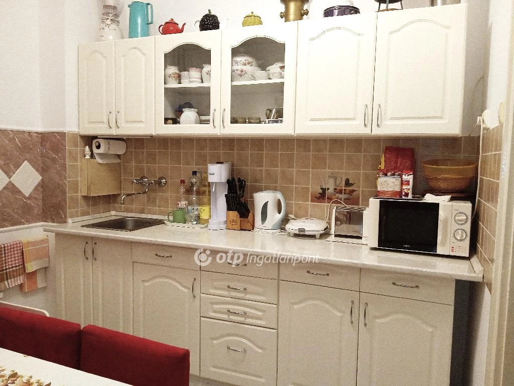 Eladó téglalakás, Ajka, Csendes