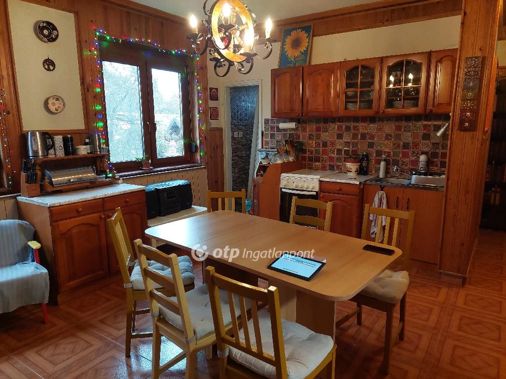 Eladó családi ház, Bakonyszentlászló, x