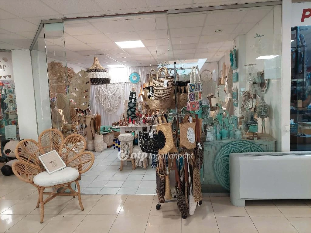 Kiadó üzlet, Veszprém, x