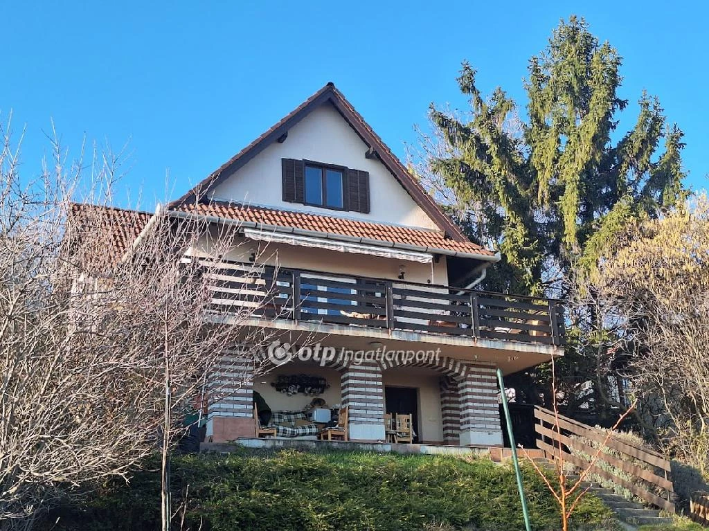 Eladó családi ház, Csopak, Csendes