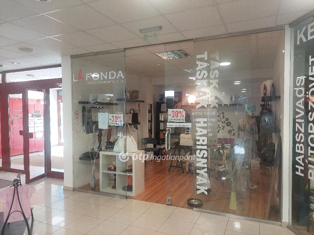 Kiadó üzlet, Veszprém, x