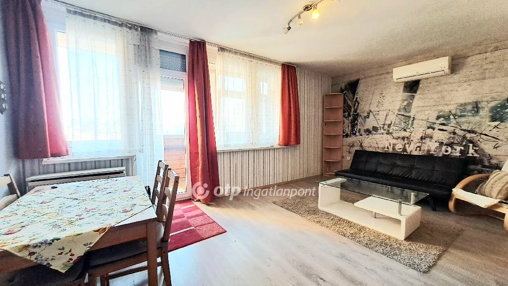 Eladó téglalakás, Székesfehérvár, Belváros kapujában, Univerzál