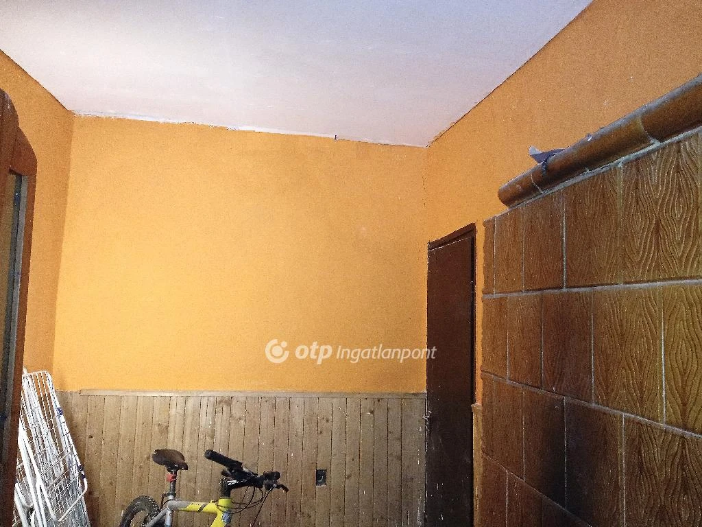 Eladó téglalakás, Ajka, külvárosi