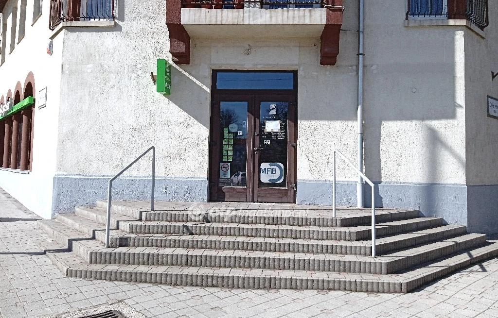 Eladó iroda, irodaház, Zirc, városközponti