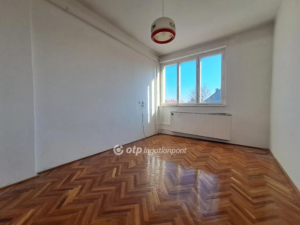 Eladó téglalakás, Zirc, Erdőalja