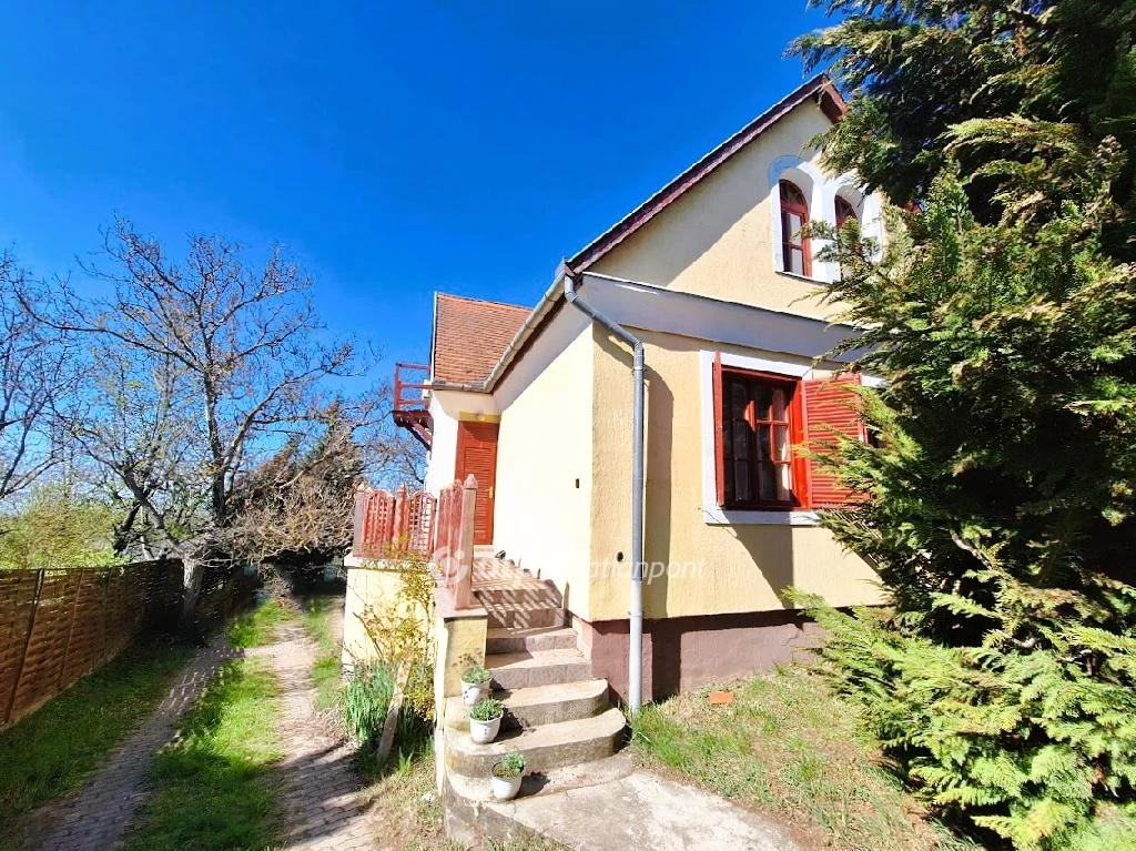 Eladó családi ház, Balatonkenese, Kertváros