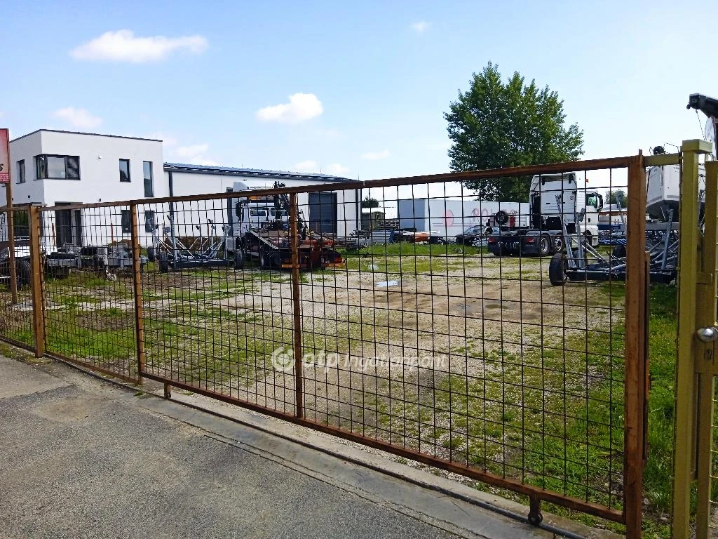 Eladó telephely, Veszprém, csendes