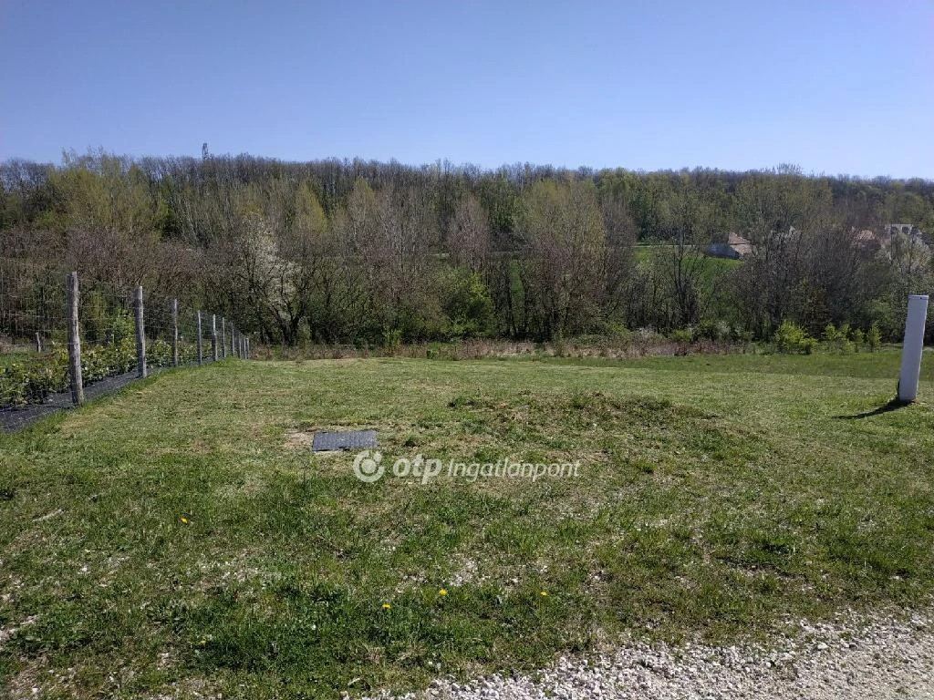 Eladó építési telek, Eplény, csendes