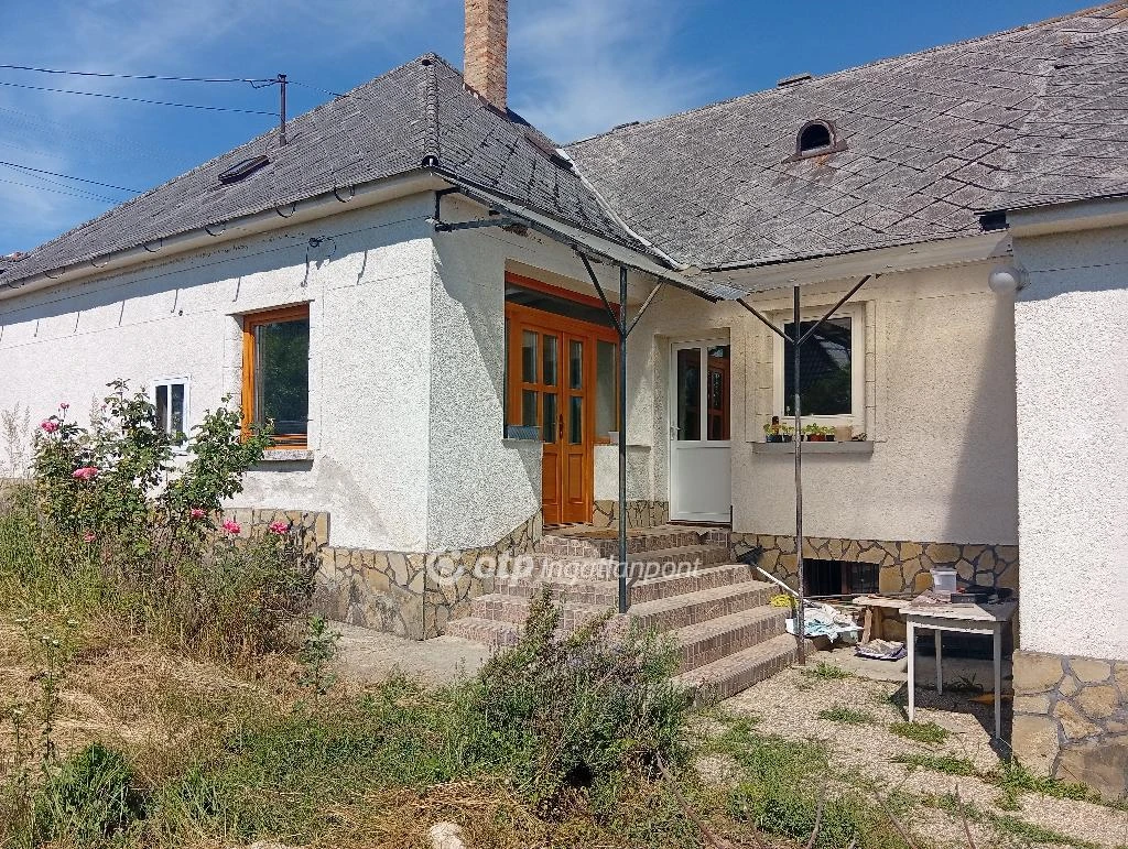 Eladó családi ház, Bakonynána, Újtelep