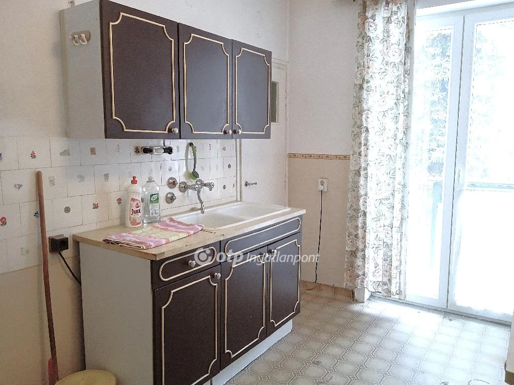 Eladó téglalakás, Ajka, csendes