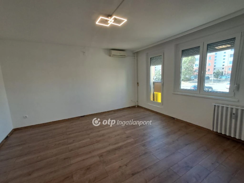 Eladó panellakás, Várpalota, Tési domb