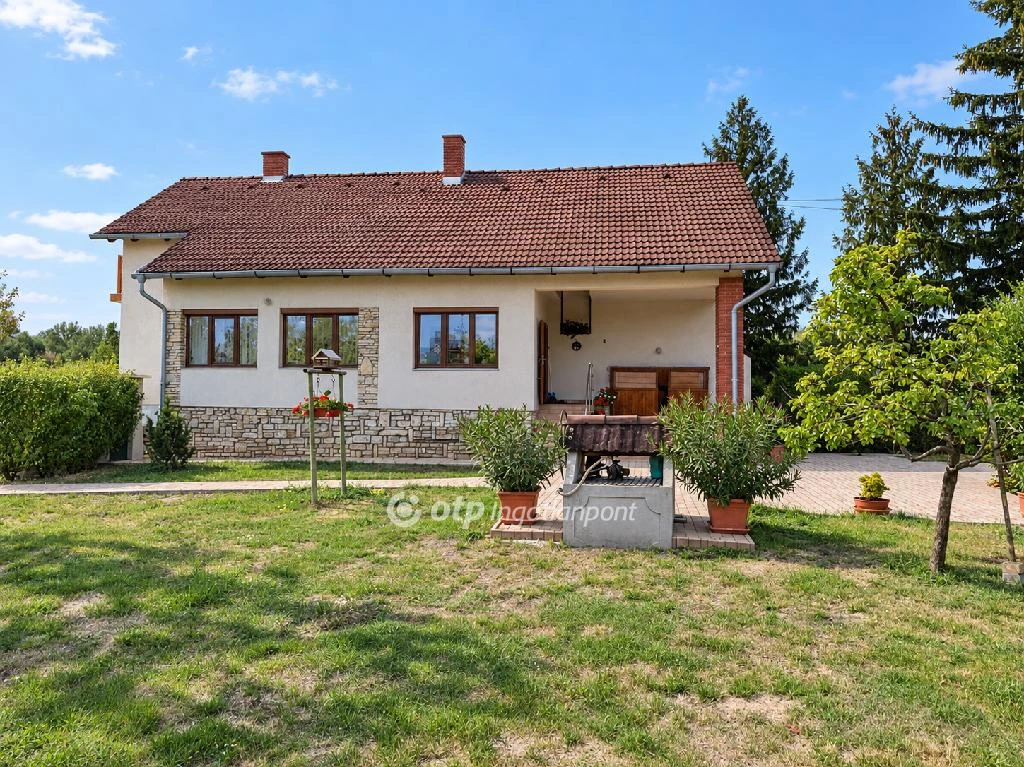 Eladó családi ház, Veszprém, Csendes