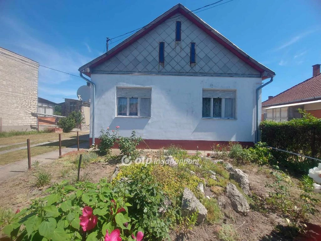 For sale house, Hosszúpályi, Falu csendes utcája