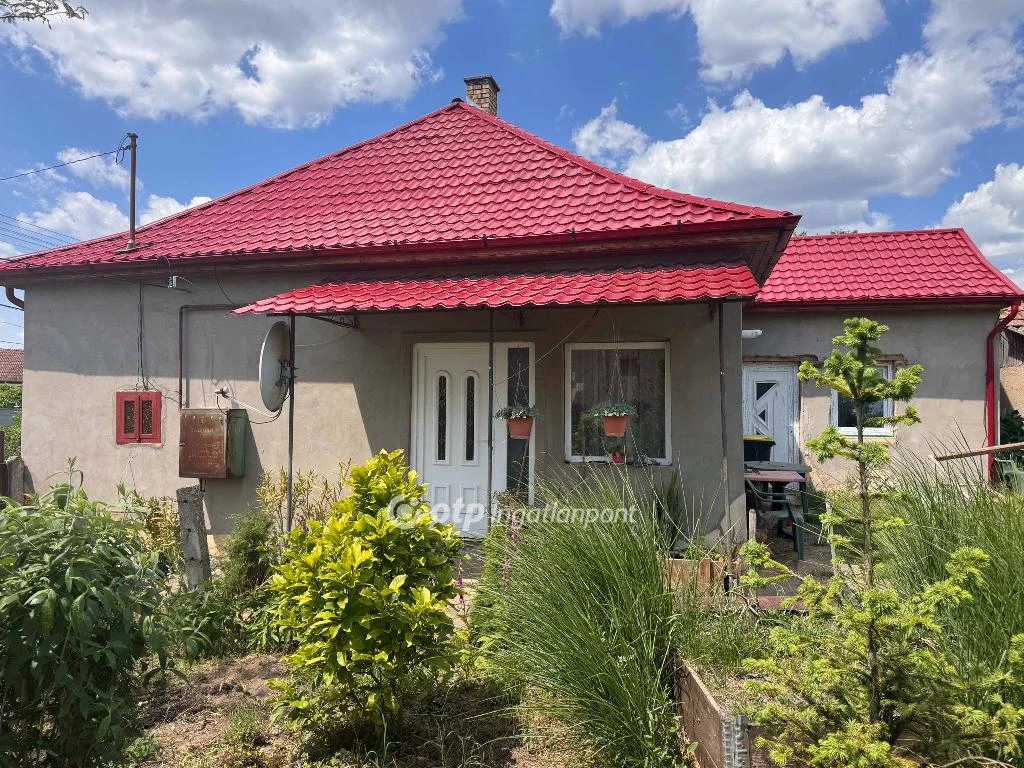 Eladó családi ház, Létavértes, Központ közeli