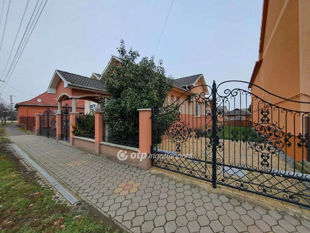 For sale house, Berettyóújfalu, Fő utca