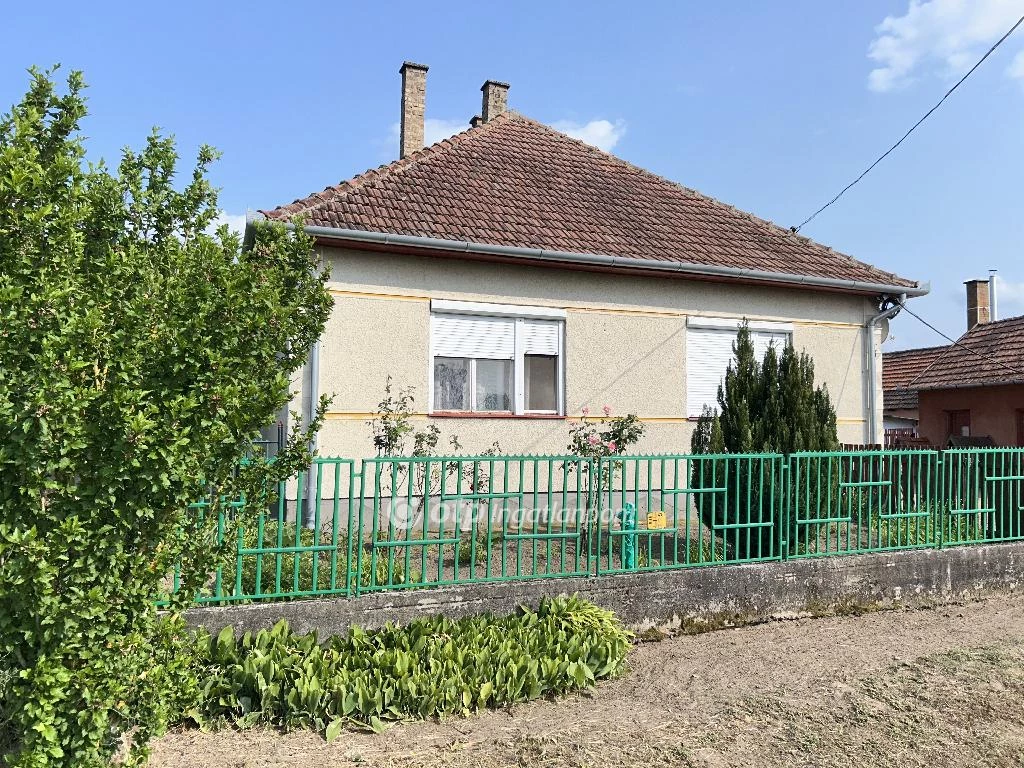 Eladó családi ház, Nyírábrány, Főút melletti