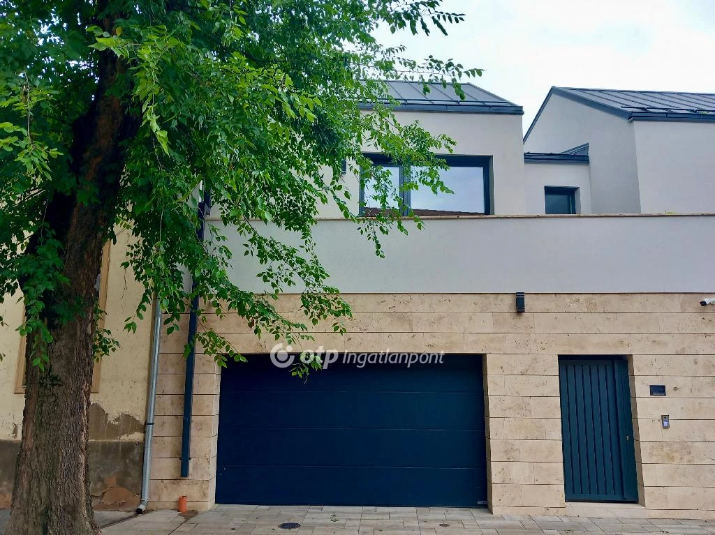 c3-1-name c2-2-name, Debrecen, Belváros