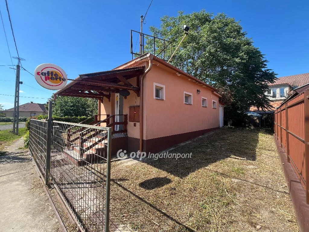 Eladó üzlet, Berettyóújfalu, Belváros