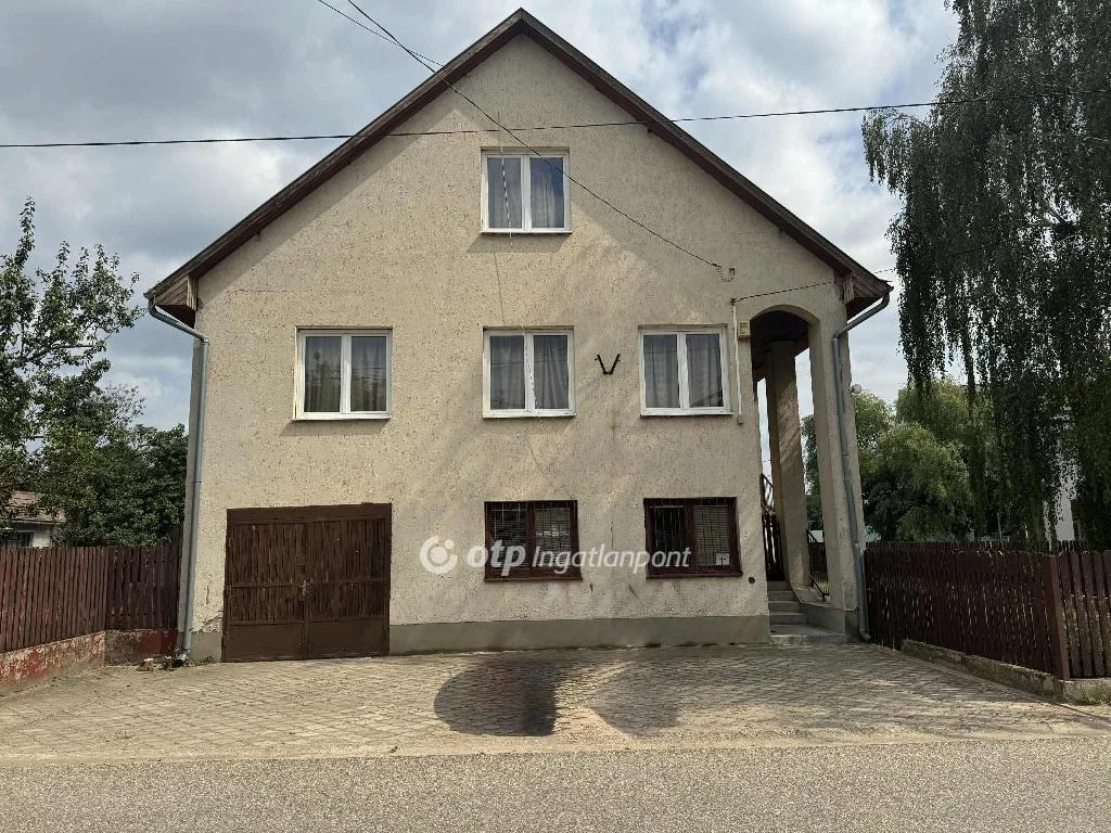 Eladó családi ház, Hosszúpályi, Központ