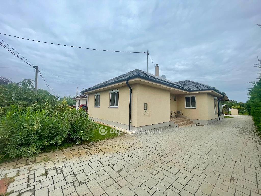 Eladó családi ház, Debrecen, Tégláskert