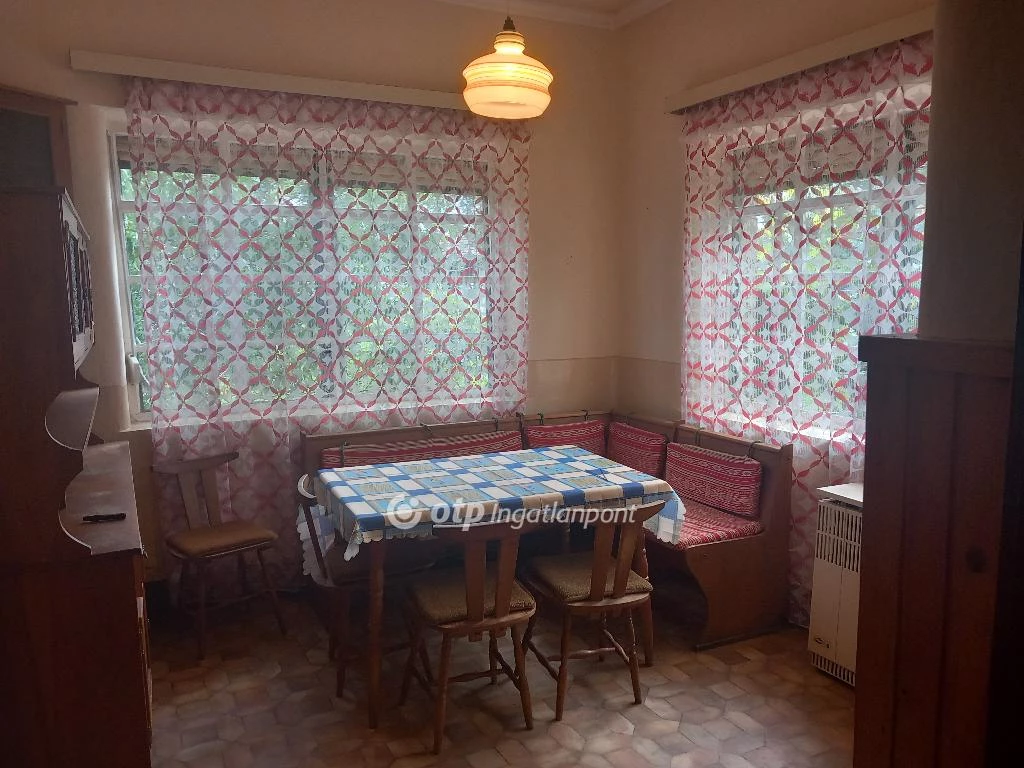 Eladó családi ház, Mikepércs, Belváros