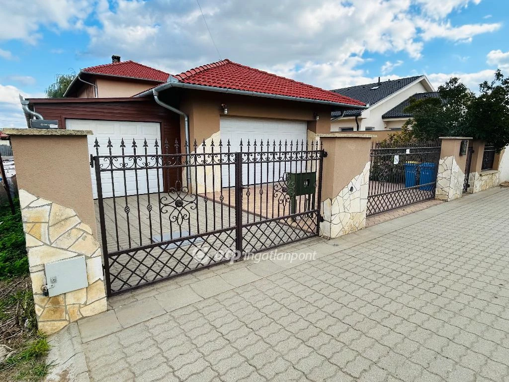 Eladó családi ház, Debrecen, Csendes