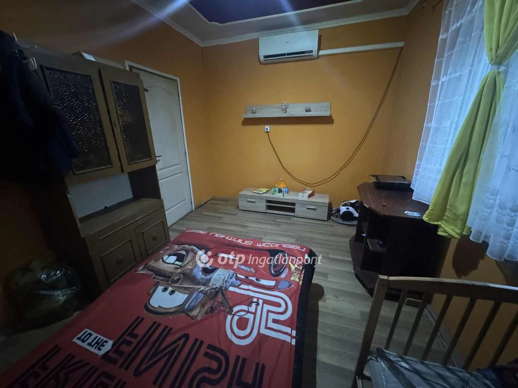 c3-1-name c2-1-name, Hajdúbagos, Központ közeli