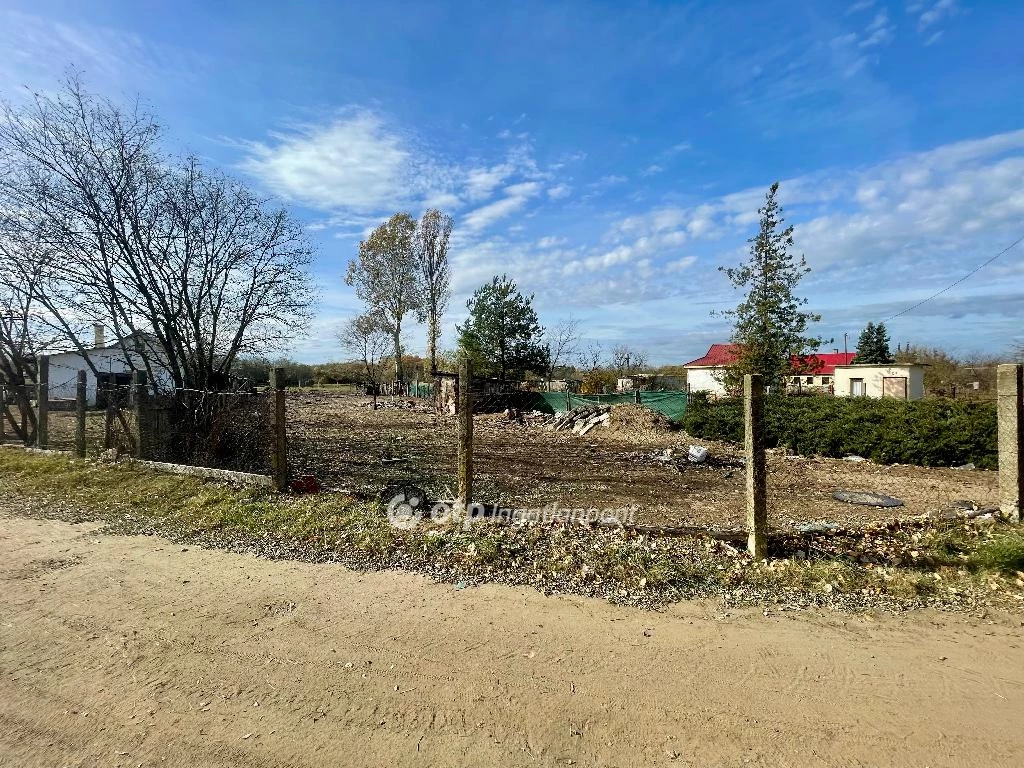 c3-1-name c2-50-name, Debrecen, Bánk