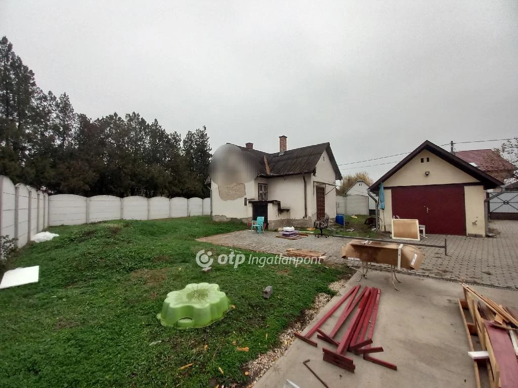 c3-1-name c2-50-name, Debrecen, Csapókert