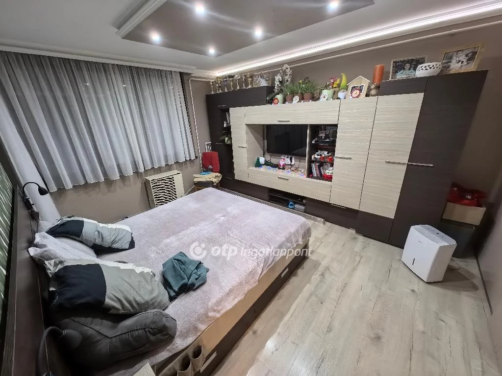 Eladó panellakás, Hajdúböszörmény, Központ