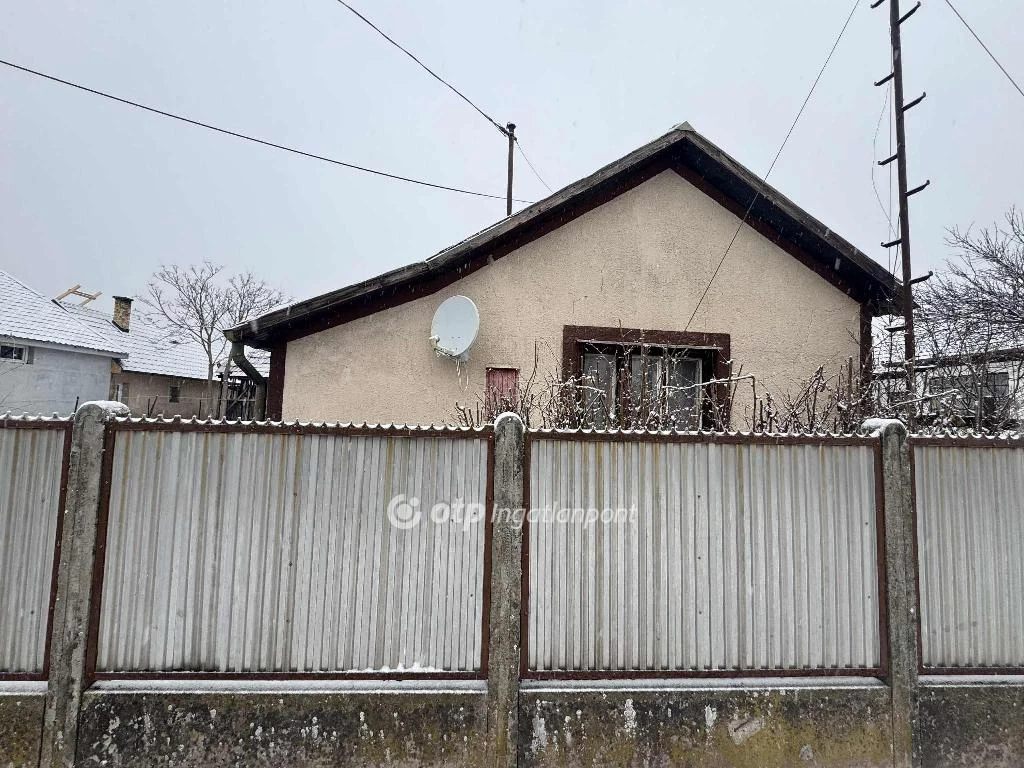 Eladó családi ház, Hosszúpályi, Központ közeli