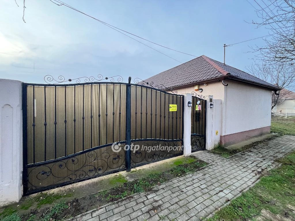 Eladó családi ház, Berekböszörmény, Berekböszörmény