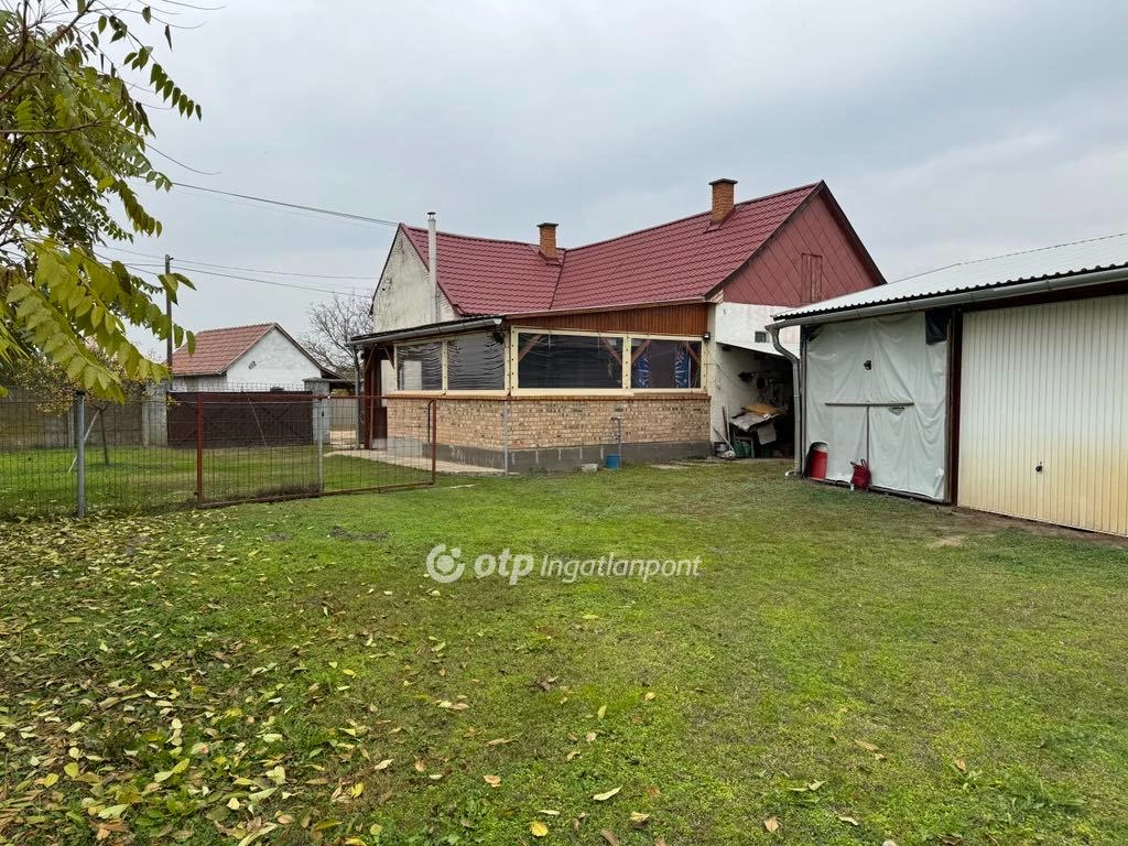Eladó családi ház, Monostorpályi, Központ közeli