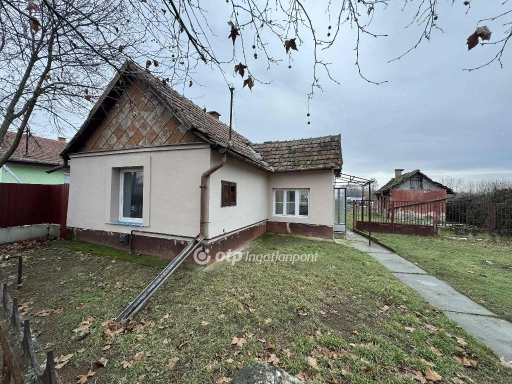 Eladó családi ház, Hosszúpályi, Központ közeli