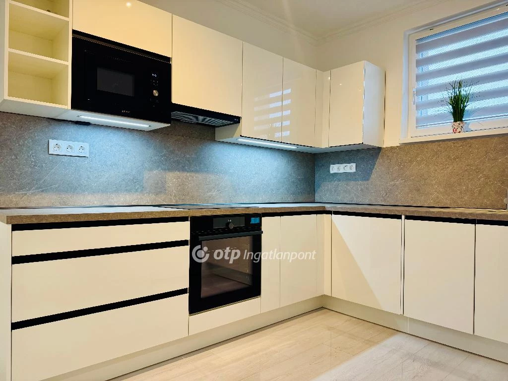 c3-1-name c2-20-name, Debrecen, Egyetem