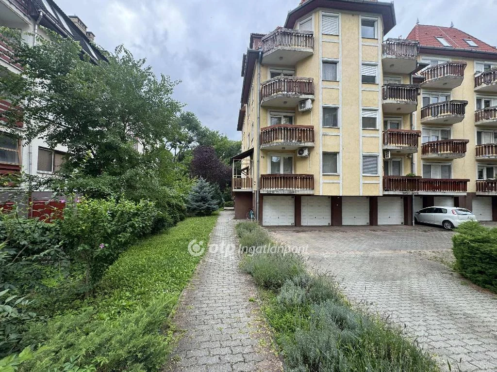 Eladó téglalakás, Debrecen, Komlóssy utca