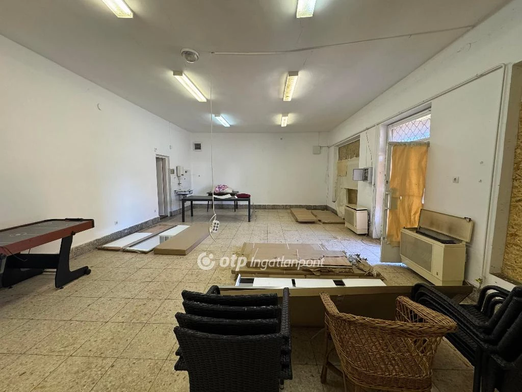 Eladó családi ház, Hosszúpályi, Központ közeli