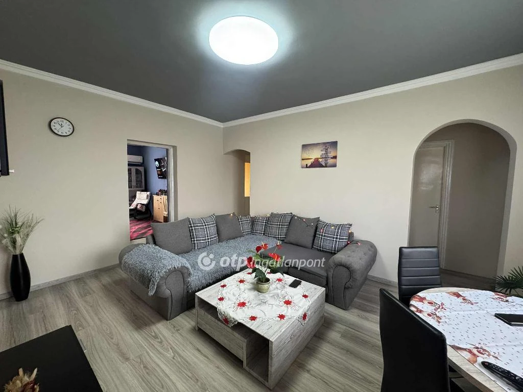 c3-1-name c2-1-name, Konyár, Új rész